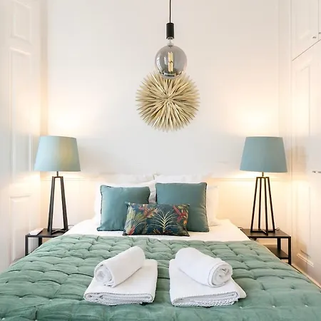 Exquisite 2bdr Flat With Balcony In Lisbon's Heart Appartement *