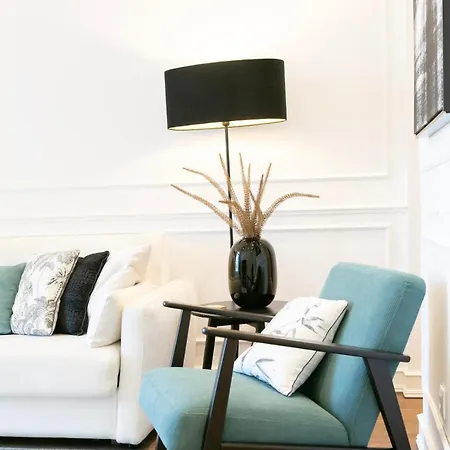 Exquisite 2bdr Flat With Balcony In Lisbon's Heart Appartement *