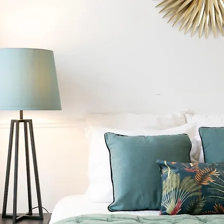 Exquisite 2bdr Flat With Balcony In Lisbon's Heart Appartement Lissabon