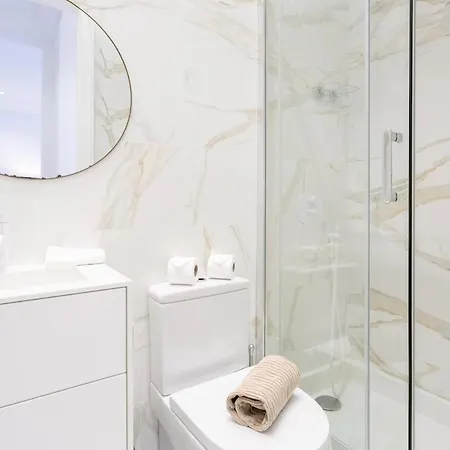 Exquisite 2bdr Flat With Balcony In Lisbon's Heart * 리스본