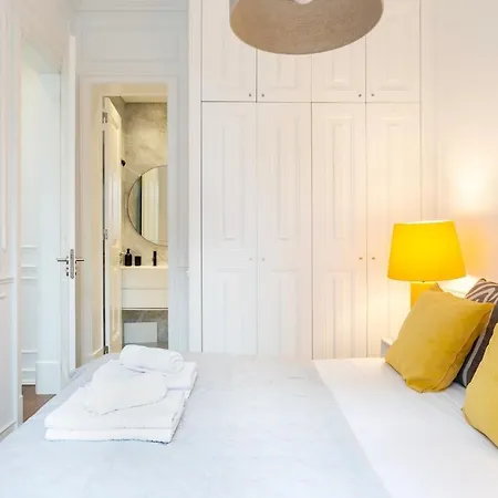 Exquisite 2bdr Flat With Balcony In Lisbon's Heart Apartmán Lisboa