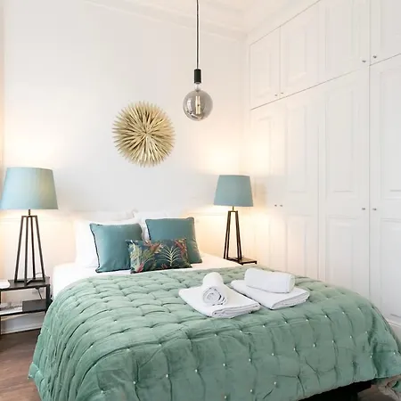 Exquisite 2bdr Flat With Balcony In Lisbon's Heart Apartment
