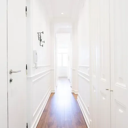 Exquisite 2bdr Flat With Balcony In Lisbon's Heart Lisbon